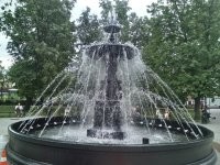 Охренеть пост. Показано одно и тоже место осенью и летом Фонтан на Минина. 
Фонтан на Минина. Стало.

Фонтан на Минина. Было