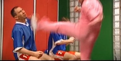 В профессиональном футболе появится синяя карточка
