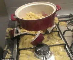 А вот с этим, за кордоном, можно идти в суд. При наличии толкового юриста можно потрясти производителя. Типа "Если бы рядом стоял ребёнок, он бы сварился". В общем простор для фантазии присутствует.