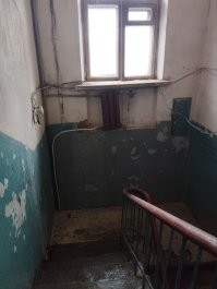 Минусаторам - вот как живут люди в 10 км от мкад.
Очередь на маршрутку, которых нет, через жопу вывозящийся мусор, и типичный подъезд в балахе. Не буду выкладывать нечищенные дороги и колеи, заваленные снегом тротуары...
До кучи всем сомневающимся - почитайте чат Юрова (мэра Балашихи) в телеге. Там такого "добра" выше крыши, но администрации пофиг, даже в преддверии выборов