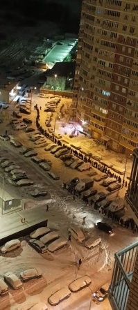 Минусаторам - вот как живут люди в 10 км от мкад.
Очередь на маршрутку, которых нет, через жопу вывозящийся мусор, и типичный подъезд в балахе. Не буду выкладывать нечищенные дороги и колеи, заваленные снегом тротуары...
До кучи всем сомневающимся - почитайте чат Юрова (мэра Балашихи) в телеге. Там такого "добра" выше крыши, но администрации пофиг, даже в преддверии выборов