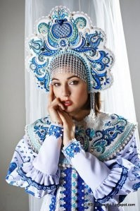 В российском селе разместили арт-объект с порнозвездой Сашей Грей в образе Снегурочки