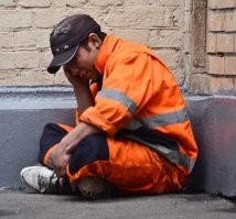 До чего дошел прогресс,
До невиданных чудес,
Опустился на глубины
И поднялся до небес.
Позабыты хлопоты, остановлен бег,
Вкалывают роботы, плачет Улугбек.

До чего дошел прогресс,
Труд физический исчез,
Депутатов нам заменит
Механический процесс.
До чего дошел прогресс,
Было времени в обрез,
А теперь гуляй по свету,
Хочешь с песней, хочешь   без.