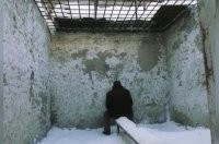 Выход из камеры на прогулку, прогулка, возврат с прогулки. ТОЛЬКО ТАК чтобы жил!!!

Чтобы умер там же в этих стенах! Чтобы никто и никогда не узнал о его могиле, где будет стоять просто кодовый номер. Чтобы никогда не увидел своих родных.

Это похлеще смертной гуманной, избавляющей от страданий, казни!!!!!!!!!!!!!!