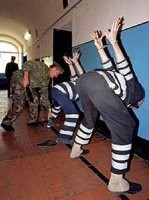 Выход из камеры на прогулку, прогулка, возврат с прогулки. ТОЛЬКО ТАК чтобы жил!!!

Чтобы умер там же в этих стенах! Чтобы никто и никогда не узнал о его могиле, где будет стоять просто кодовый номер. Чтобы никогда не увидел своих родных.

Это похлеще смертной гуманной, избавляющей от страданий, казни!!!!!!!!!!!!!!