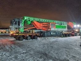 В Пермском крае товарный поезд протаранил заглохший на переезде грузовик