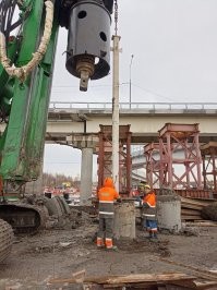 В Пермском крае товарный поезд протаранил заглохший на переезде грузовик