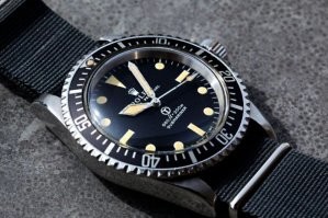 Какие к чертям накладки на Submariner 5513? Браслет другой совершенно.