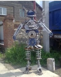 Это "для красоты". 
Типа статуй из всякого металлолома.