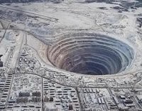 "Мамочки платят мне за то, чтобы я лишила девственности их сыновей"