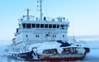 на самом деле есть речные ледоколы и "буксиры ледокольного типа"