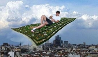 В Китае инженер смастерил кровать-вездеход для нехочухи