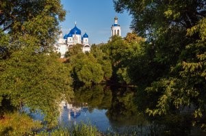 А зачем ждать?  Вот вам фотка соседнего пруда. И того же но с другого ракурса.