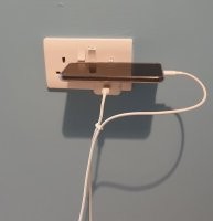 А и пусть греется! Чё такова, да?