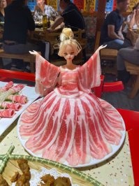 А мне нравиться , если бы они еще рядом стояли то готовая закуска :) еще нужно барби посадить в маленький бассейн с икрой :)