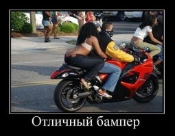 Сотрудница полиции с внушительными формами