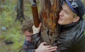 Медвежонок залез поздороваться