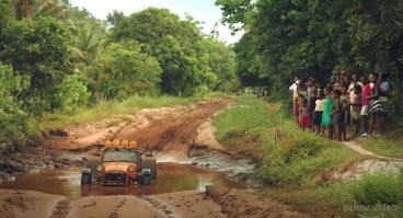 Так вот он уже всё расшифровал.
А вот они уже готовы отправиться на Мадагаскар на поиски сокровищ. И вот уже ищут. Вроде даже и нашли. Разве эти ребята да и не найдут!