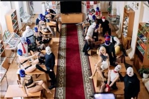 Пфф .. в заведении "Оазис" .. это хотя бы клуб ночной ... ... все таки это ближе чем в Екате в библиотеке "Окружного дома офицеров"