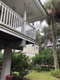 Точно так же поднимаю и опускаю всякое в подвал гаража. Ничего особенного.