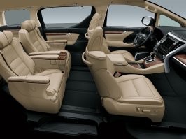 Посмотреть бы на десантников в салоне Toyota Alphard...