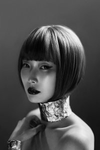 фотографии шикарные, кроме этой -выбивается, совершенно невзрачная, с моей точки зрения таких можно мульен наснимать, только женщин наряжай