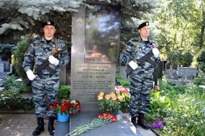 Потрясающе! Да ты Нострадамус! Кстати в первую чеченскую были генералы, участники боевых действий на Кавказе которые там и были....И которых уже нет...Это первые, кто на ум пришел! Могу еще с десяток примеров привести! Так что не неси дежурную банальщину....