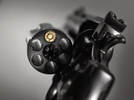 Зачем бить? Можно-же сразу выяснить кто лучший муж.