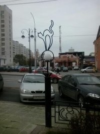 Там ещё фонари такие! Вчера с дочей проходил там.