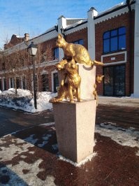 Там ещё фонари такие! Вчера с дочей проходил там.