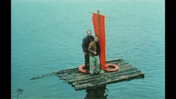 «Рыбы наловили? Ага, полные штаны»: в Петербурге спасателям пришлось эвакуировать 35 рыбаков с отколовшейся льдины