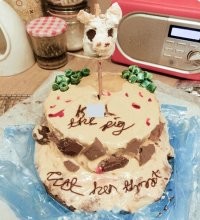 Тут можно порадоваться хотя бы тому, что ребёнок годную литературу читает.