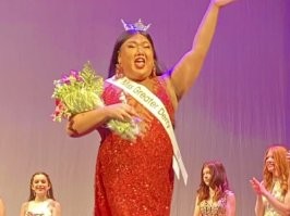 ну она хотя бы не жирный мужик.