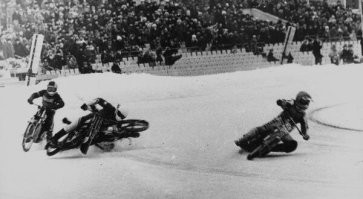 В Уфе на Кубке России мотоциклист вылетел под колёса соперника