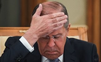 Как водится, процедуру мести снимали на камеру, а видео после залили в сеть.