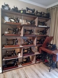 У каждого свои тараканы в голове, главное, что самому нравится ))   я вот просто обожаю старые швейные машины ))