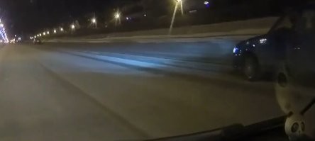 Чёта нихрена я аварийного знака не заметил! Меня тётка год назад долбанула со второстепенной, так приехавшие менты чуть не вздрючили за отсутствие знака! Хорошо мужики хорошие попались, да и я как бы пострадавший - теперь он всегда при мне.