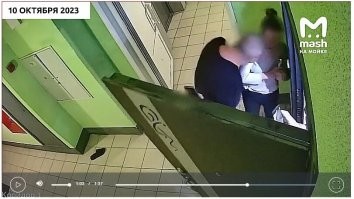 Как так?Если бы к моей жене это чучело так приблизилось,я бы не думал о законах.Она аж зажалась.Даже смотреть больно на такое.А он снимает.Понятно что это провокация,но я бы не сдержался.