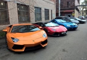 Обычная парковка у ПТУ.