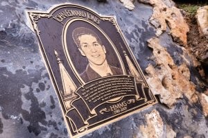 А и еще, чтоб было понятно, размер пещеры, где он застрял был всего 26 на  46 см...  Позже, вход в пещеру забетонировали и родственники установили памятную табличку, ведь он остался там.