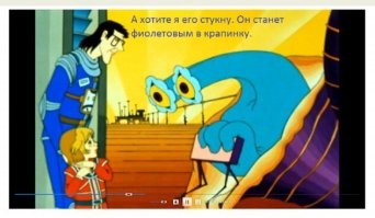 Школьница отряхнула от снега робота-доставщика