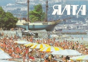 О, а это место, где сейчас "Эспаньола" стоит на набережной в Ялте, возле гостиницы "Ореанда". Фото сделано до 1972-го года.