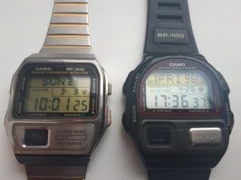 У меня этой модели нет, но есть пара других :) Им тоже лет по 30 и все отлично работает. На ВР-100 после замены батарейки время не устанавливал.