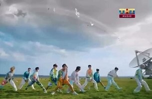 Меня таращит от того, что Вы видите разницу между теми временами и этими. А что касается радуги, то попробуйте найти её на этом скриншоте клипа группы Seventeen на песню «God Of Music» с канала ТНТ.  А она там есть (была до цензуры каналом). Вторая картинка - это до и после цензуры. Обесцвечивают радугу, лишь бы что не вышло. Страх.  А Вы говорите про "век - волкодав" в прошлом времени.