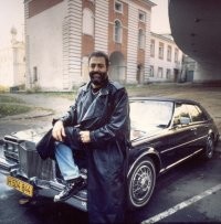 Листал, мелькнуло - таксовал, чтоль Мишка 
Номер желтый