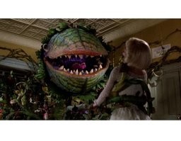 Вытащить счастливый билет в пищевой лотерее, это означает, что съел ты, а не тебя. 
А не вот это вот всё.