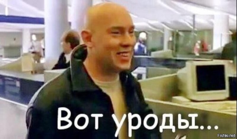Грязные штаны и куртки размером с дом: в чем пришли знаменитости на показ модного дома Balenciaga