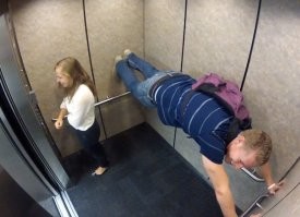 Да привыкли, наверное, уже по 15 ездить, раз один и ждать долго.
У нас в подъезде пол, который меряет, не прям от стены начинается, на ширину плинтуса не достает. Видел, когда ремонтировали и разбирали. Так что "в раскорячку" если встать, как корова в Особенностях национальной охоты, вполне не ощущает.
