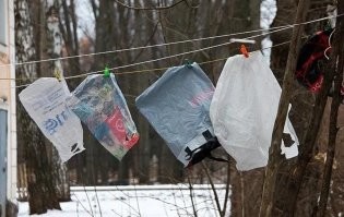 Автор забыл упомянуть что это ,,хорошо известный  в узких кругах,,  тренер по личностному росту и развитию (есть и такие, млять инфо-цыгане) из г.Одесса..)))
А так-то видосу года два но все равно-СМЕШНО..)))
P.S На проветривании..)))
