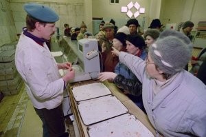 Посмотри, чего тут враги на советскую торговлю клевещут.